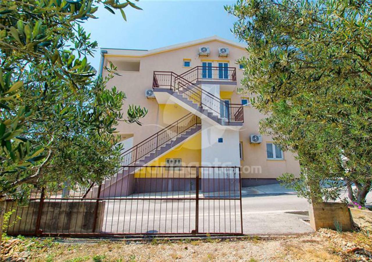 Apartments Iva Рогозница Экстерьер фото
